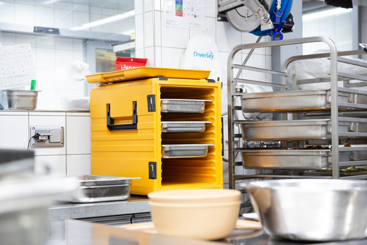 Rieber thermoport® 600 K A-FLAT, orange, Frontlader, umluftbeheizt, in der Küche